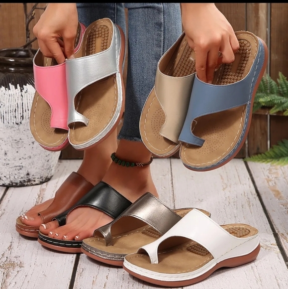 Toe Loop Flat Sandals - Picture 1 of 6